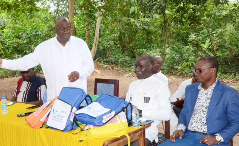 Yakassé Attobrou : Assi N’din Théodore fait don de 800 kits scolaires