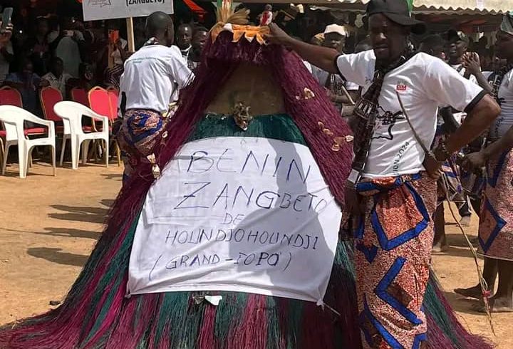 Festival Porlahla : le Zangbeto du Bénin captive Kouto