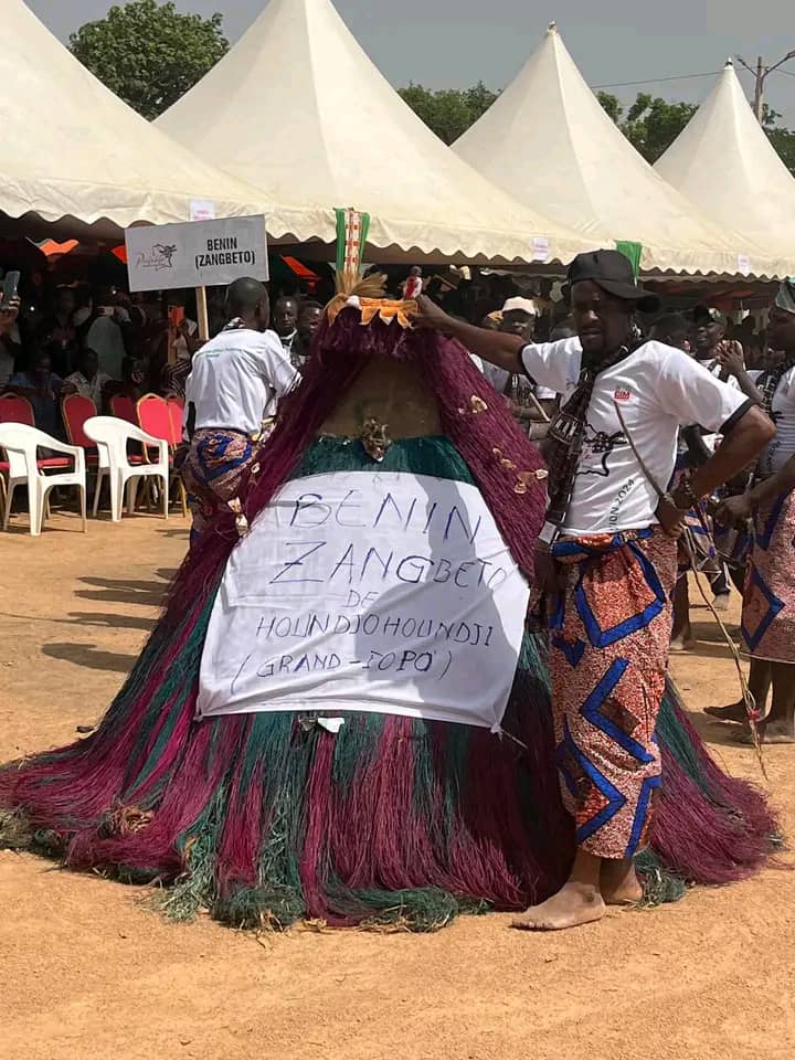 Festival Porlahla : le Zangbeto du Bénin captive Kouto